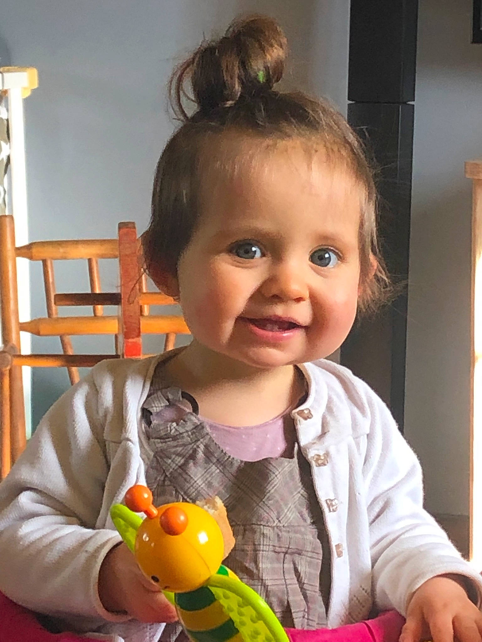 Beverly participe au concours pour gagner de l'argent avec cette photo : baby, baby_playing_with_toys, baby_products, baby_toddler_clothing, cheek, child, eyelash, fun, hair, happy, joy, nose, organ, person, room, sitting, skin, smile, standing, toddler