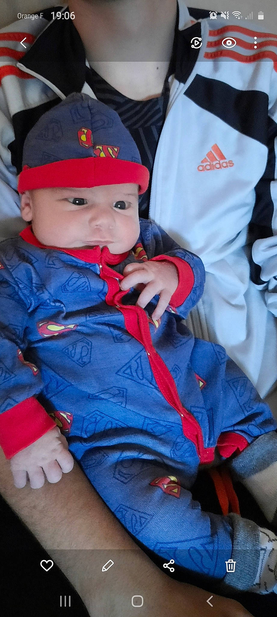 Sohann a rejoint le concours — aidez-le/la à gagner de superbes lots ! child, electric_blue, headwear, person, toddler