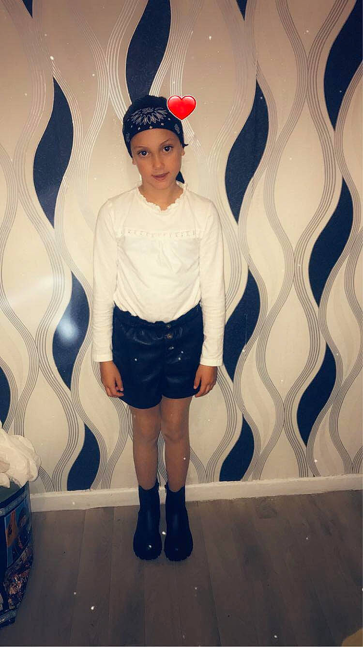 Kelyahna participe au concours pour gagner de l'argent avec cette photo : boot, cap, cool, denim, electric_blue, eyewear, fashion_design, headwear, human_body, human_leg, knee, leg, pattern, person, shorts, shoulder, sleeve, sportswear, style, t_shirt