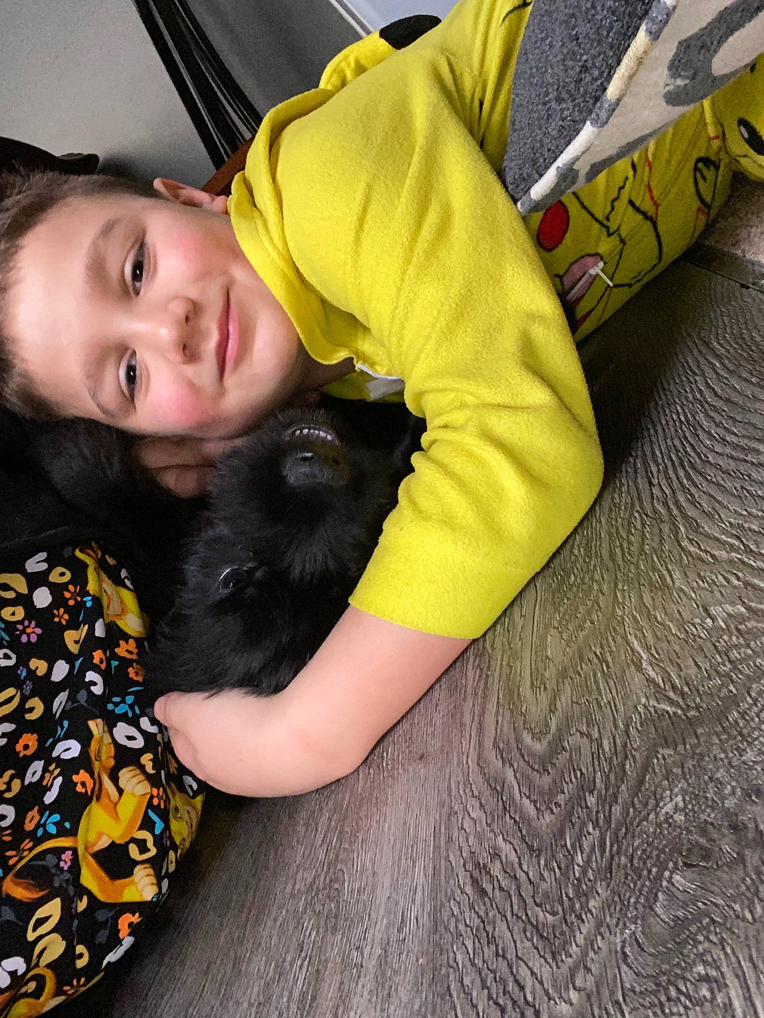 Kaine is registered to the contest to win money with this photo: beauty, black_hair, eye, leg, long_hair, mouth, neck, nose, photo_shoot, photography, selfie, smile, t_shirt, yellow