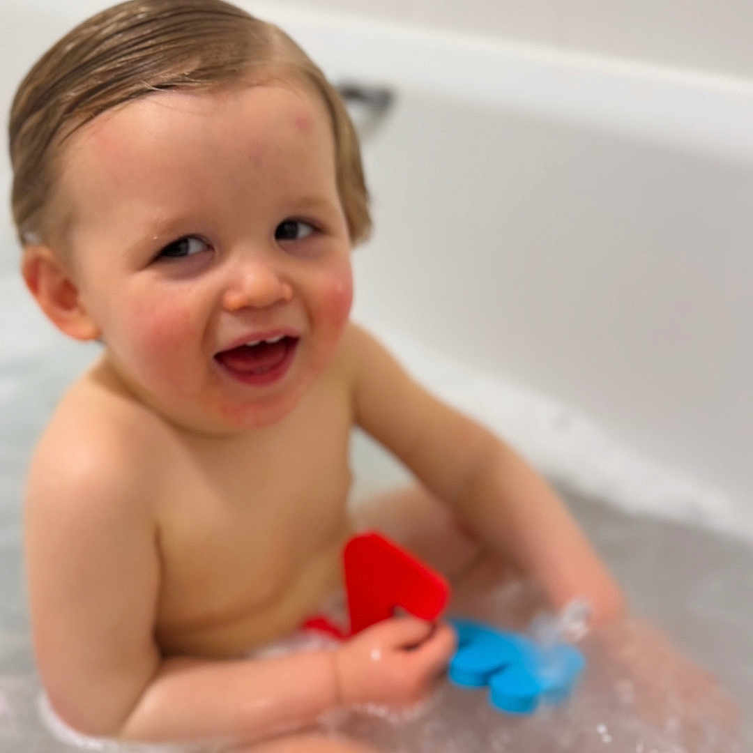 Reggie-Beau is registered to the contest to win money with this photo: baby, bathing, bathtub, bodypart, face, finger, hand, happy, head, hottub, leisureactivities, person, photography, portrait, smile, sport, swimming, tub, water, watersports