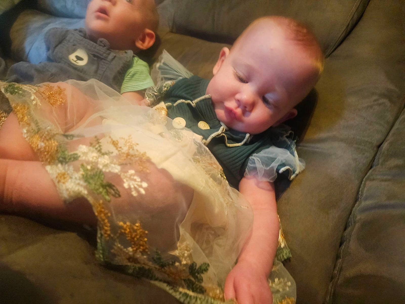 Daphne is registered to the contest to win money with this photo: baby, baby_toddler_clothing, child, comfort, comfort_food, event, fun, grass, happy, jewellery, nail, person, play, sitting, skin, thumb, toddler