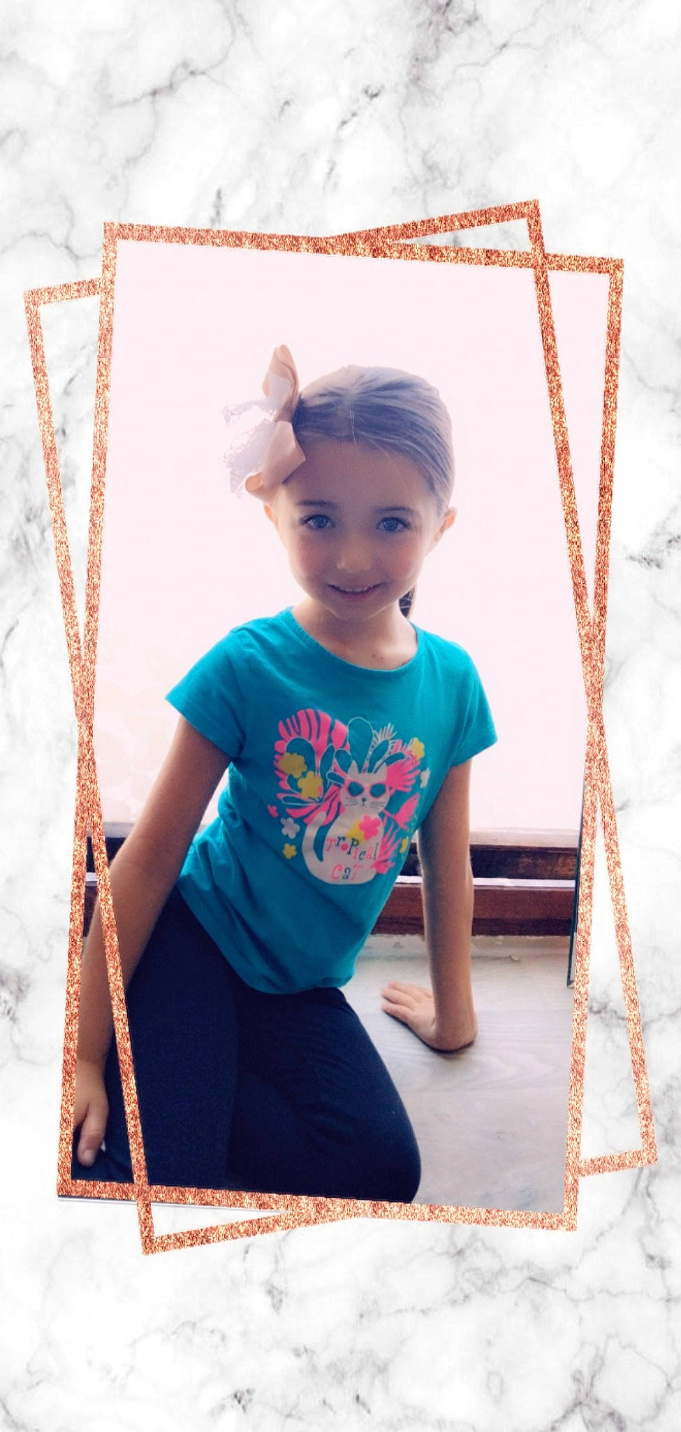 Mélyna a rejoint le concours — aidez-le/la à gagner de superbes lots ! child, electric_blue, eye, fun, happy, joy, leisure, magenta, neck, pattern, person, shorts, shoulder, sleeve, smile, standing, summer, t_shirt, textile, toddler