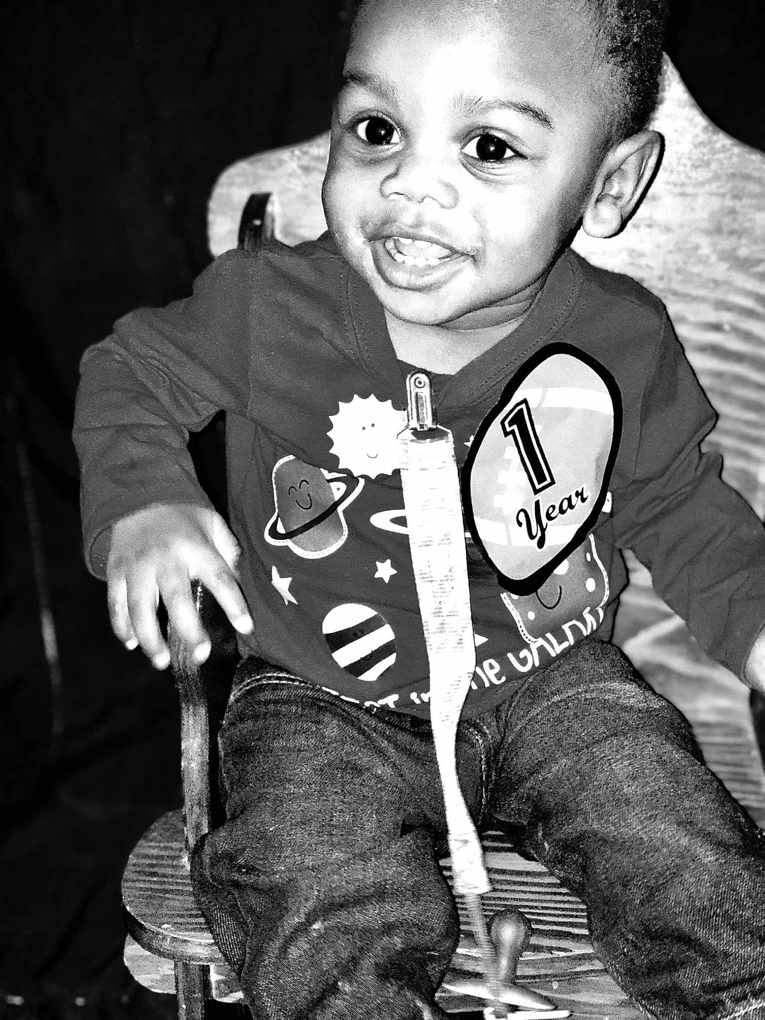 Arin is registered to the contest to win money with this photo: black, black_and_white, boy, child, cool, emotion, facial_expression, girl, human, human_behavior, joy, monochrome, monochrome_photography, organ, person, photograph, photography, sitting, smile, toddler