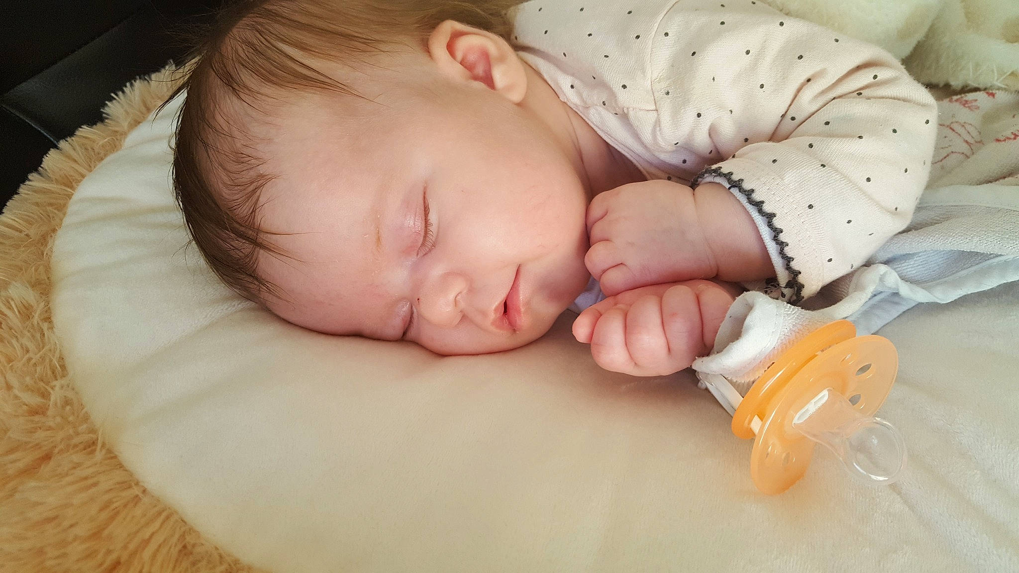 Shani participe au concours pour gagner de l'argent avec cette photo : baby, baby_products, baby_sleeping, baby_toddler_clothing, bedtime, cheek, child, comfort, eyelash, face, human, lip, mammal, nail, nap, nose, person, skin, sleep, toddler