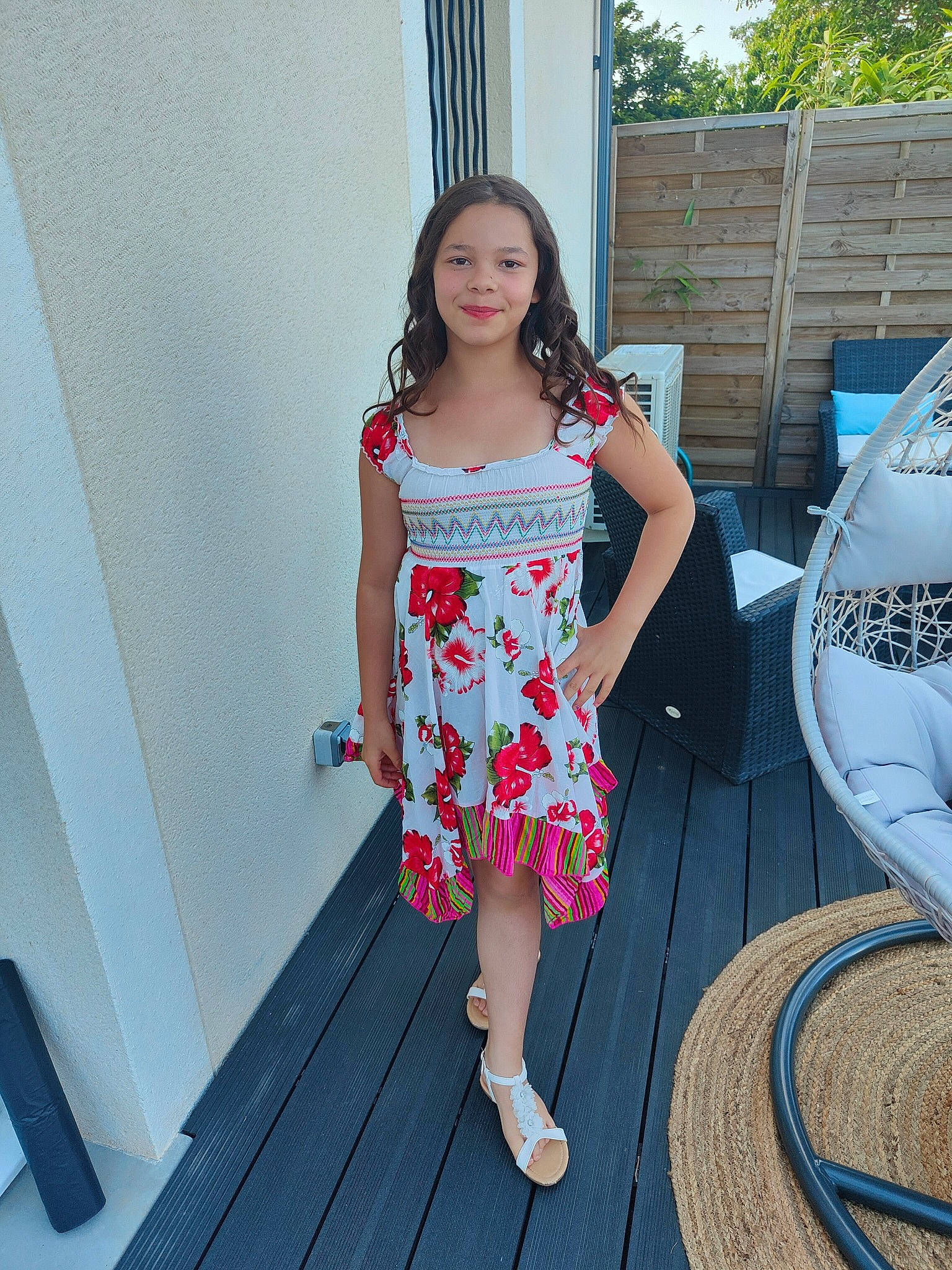 Liloo a rejoint le concours — aidez-le/la à gagner de superbes lots ! day_dress, electric_blue, event, fashion_design, formal_wear, fun, happy, human_leg, joint, joy, knee, leg, magenta, pattern, person, shoulder, sleeve, smile, textile, thigh