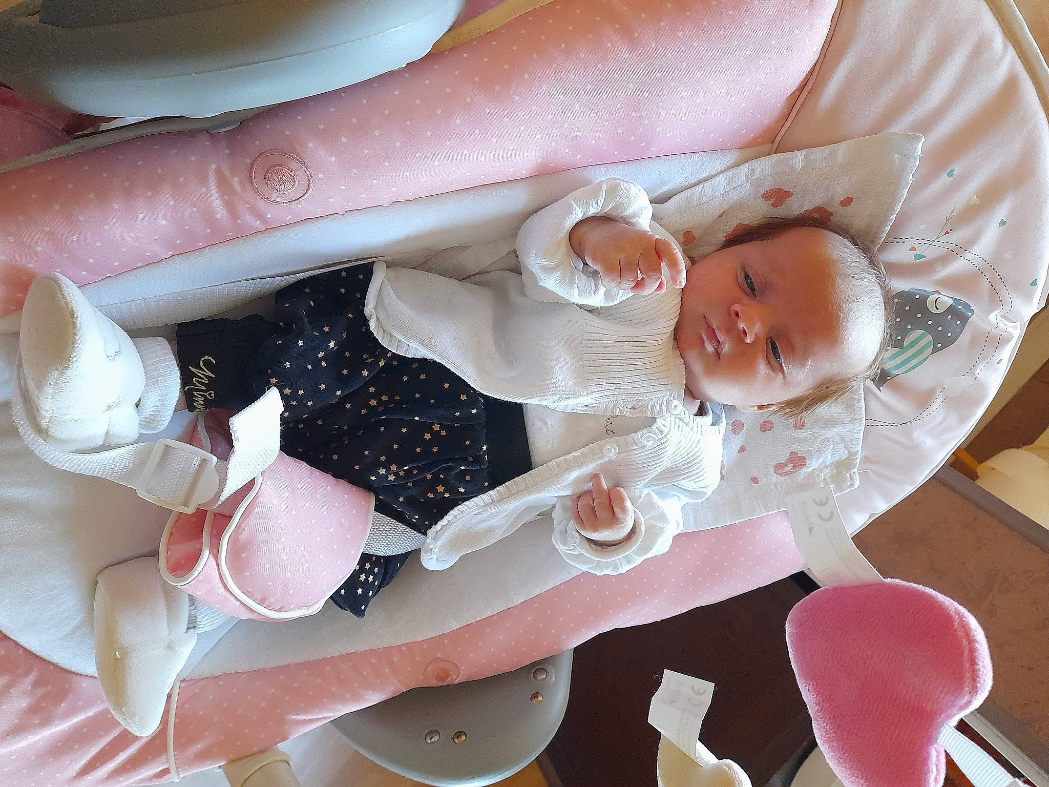 Noemy a rejoint le concours — aidez-le/la à gagner de superbes lots ! baby, baby_products, baby_toddler_clothing, carmine, child, comfort, embellishment, facial_expression, fashion_accessory, finger, hand, head, nail, peach, person, pink, smile, thumb, toddler, white