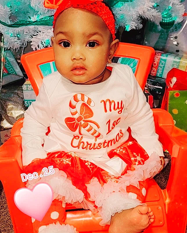 Naomi is registered to the contest to win money with this photo: baby, baby_toddler_clothing, cap, carmine, child, cool, costume_hat, event, fashion_accessory, fun, happy, holiday, organ, person, pink, red, sitting, sleeve, sweetness, t_shirt