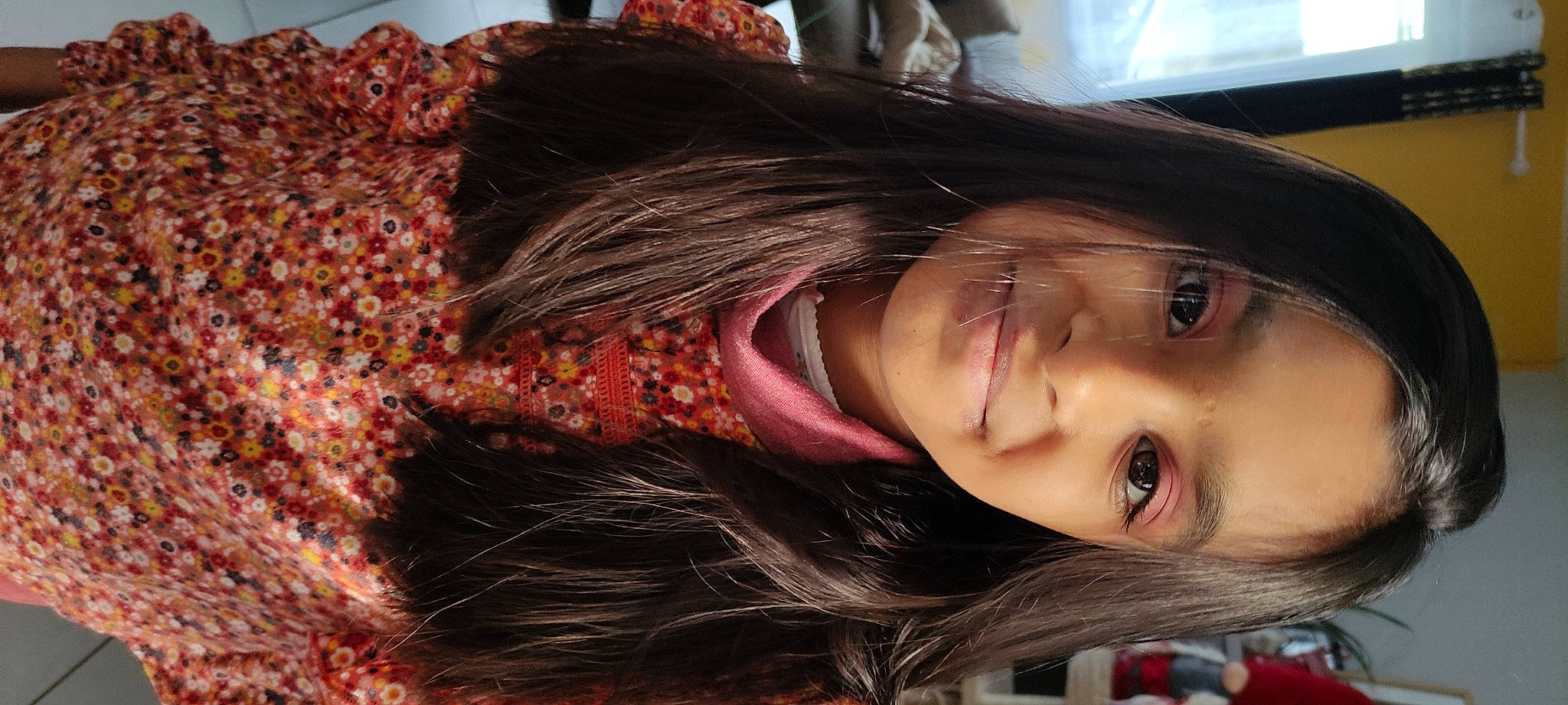 Rose participe au concours pour gagner de l'argent avec cette photo : black_hair, brown_hair, eyelash, eyewear, flash_photography, fun, grass, happy, iris, jaw, joy, layered_hair, lip, long_hair, neck, nose, person, selfie, smile, street_fashion