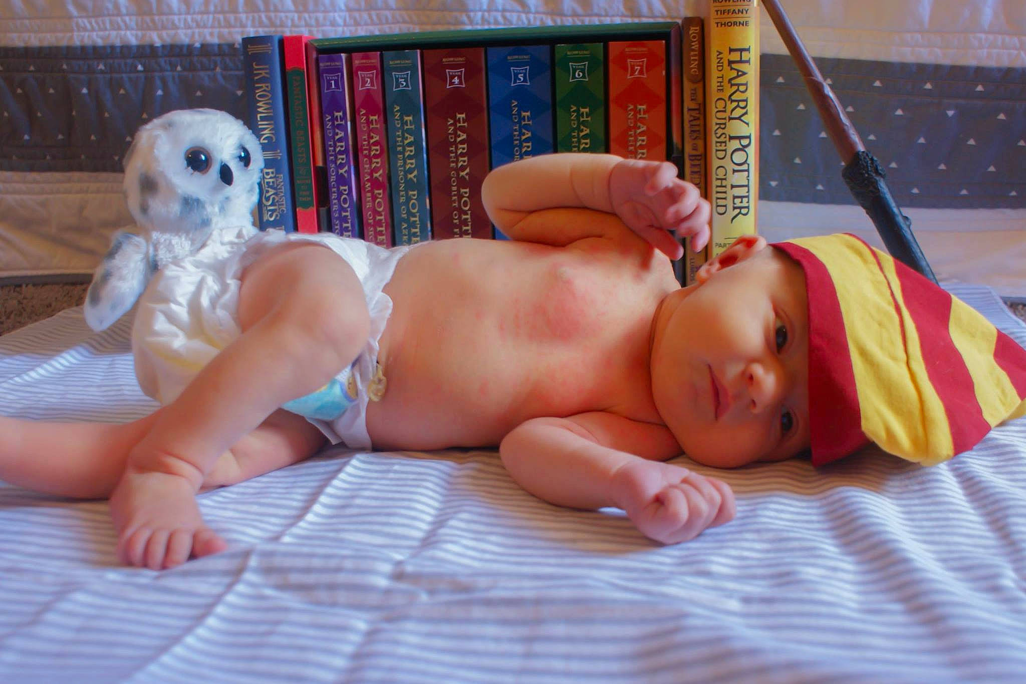 Rylie is registered to the contest to win money with this photo: child, finger, girl, human_hair_color, infant, leg