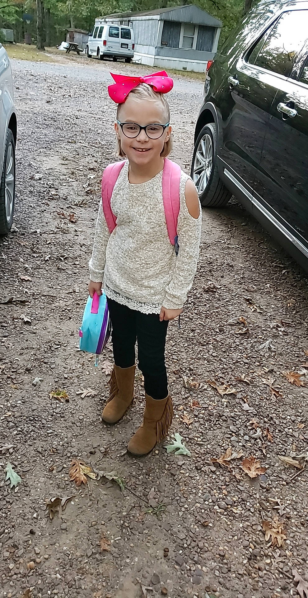 Skyye is registered to the contest to win money with this photo: car, child, family_car, footwear, joy, person, plant, shoe, toyota, vacation, vehicle, vehicle_door