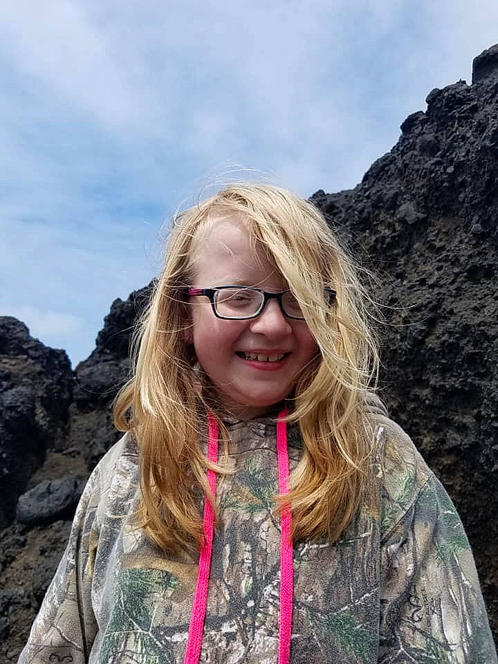 Payten is registered to the contest to win money with this photo: blond, eyewear, fun, geology, glasses, hair, jacket, joy, long_hair, mountain, outerwear, person, photography, pink, rock, sky, smile, sunglasses, tourism, travel