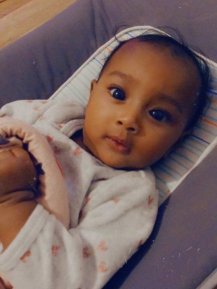 Aria Shivani Cathy a rejoint le concours — aidez-le/la à gagner de superbes lots ! baby, baby_sleeping, baby_toddler_clothing, cheek, child, chin, close_up, comfort, eyebrow, eyelash, flash_photography, iris, linens, lip, mouth, nose, person, skin, sleeve, textile