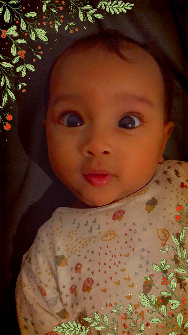 Aria Shivani Cathy a rejoint le concours — aidez-le/la à gagner de superbes lots ! baby, cheek, chin, eye, eyebrow, eyelash, facial_expression, forehead, hairstyle, head, human_body, iris, lip, mouth, neck, nose, person, skin, sleeve, textile