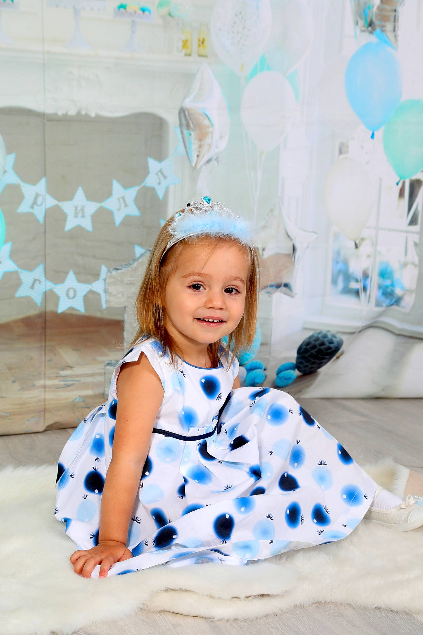 Romane participe au concours pour gagner de l'argent avec cette photo : aqua, baby_toddler_clothing, blue, child, design, dress, electric_blue, fashion_design, fun, happy, joy, leisure, pattern, person, photograph, pink, purple, sleeve, smile, textile