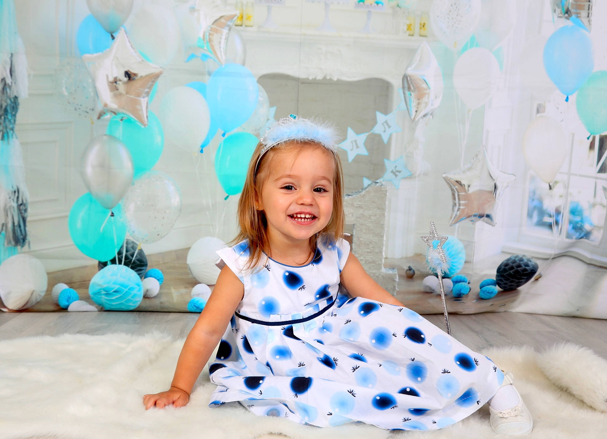 Romane a rejoint le concours — aidez-le/la à gagner de superbes lots ! aqua, azure, baby_toddler_clothing, blue, child, dress, electric_blue, fun, happy, joy, leisure, person, photograph, pink, purple, skin, sleeve, smile, snapshot, textile