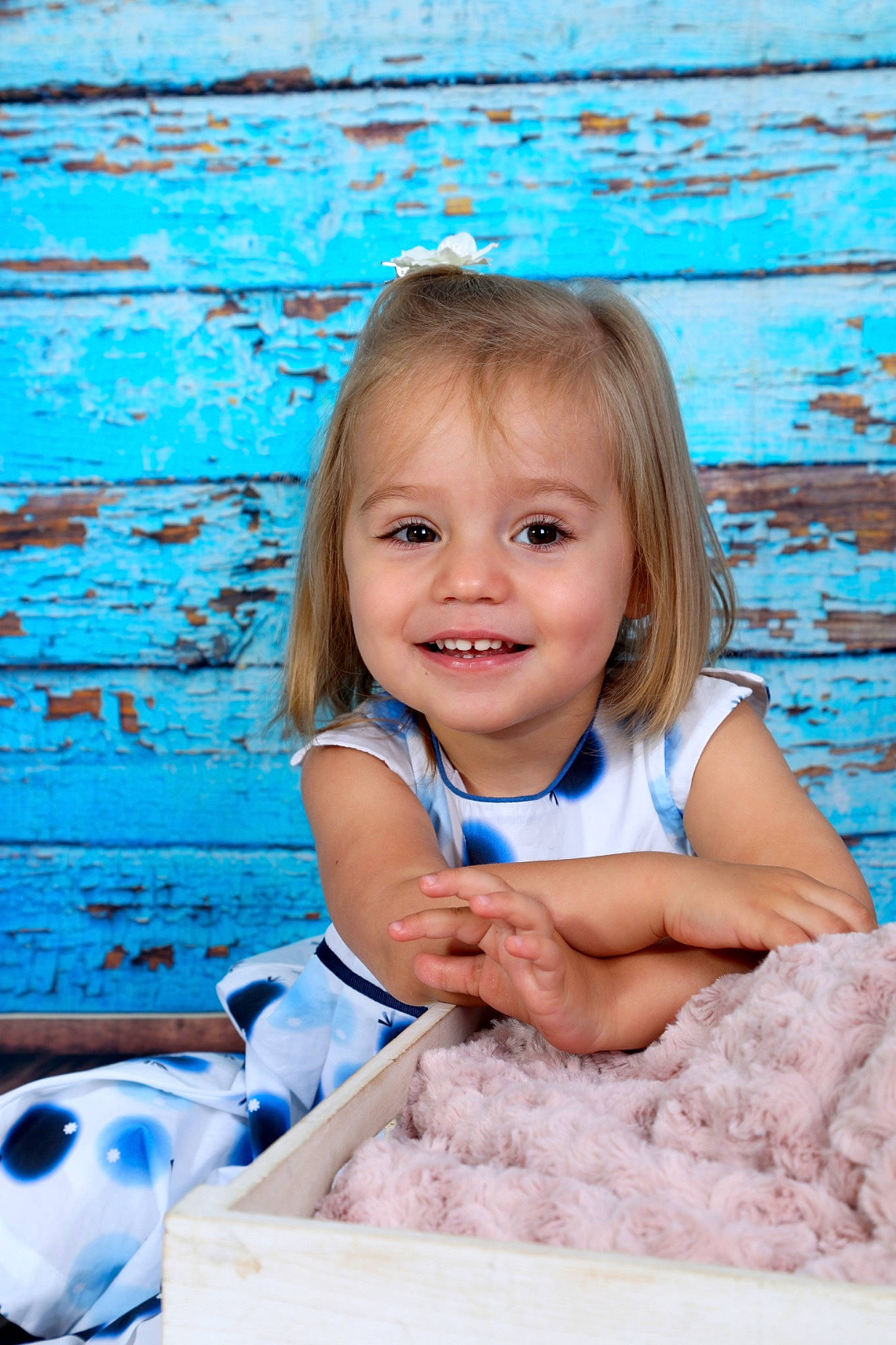 Romane participe au concours pour gagner de l'argent avec cette photo : azure, baby_toddler_clothing, blue, child, dress, flash_photography, fun, grass, hairstyle, happy, iris, joy, leisure, people, people_in_nature, person, photograph, pink, purple, skin