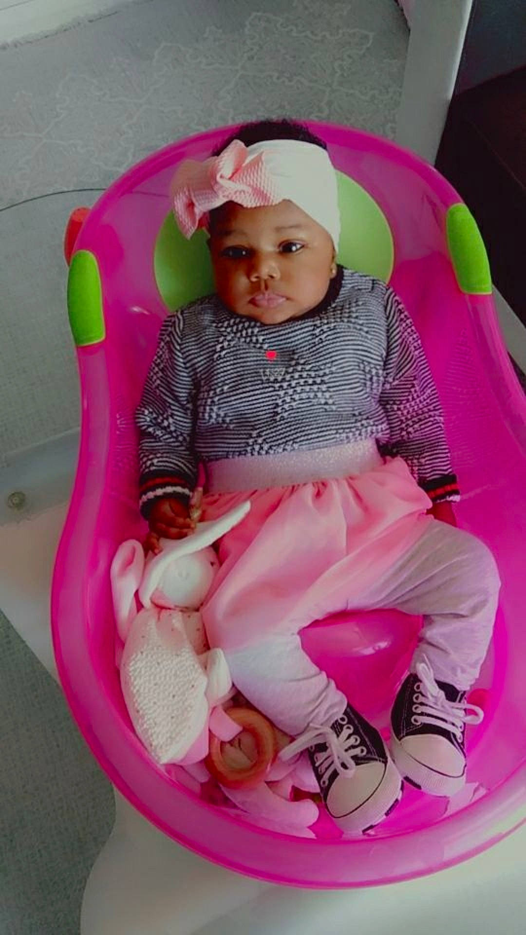 Shaaron participe au concours pour gagner de l'argent avec cette photo : baby, baby_products, baby_toddler_clothing, child, headwear, magenta, person, pink, plastic, riding_toy, shoe, sitting, sock, toddler