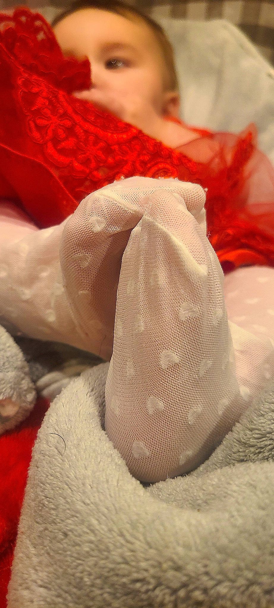 Zev is registered to the contest to win money with this photo: ankle, bed_sheet, carmine, close_up, comfort, fashion_accessory, flesh, flooring, foot, fur, human_leg, linens, macro_photography, nail, pattern, peach, person, petal, sleeve, thread