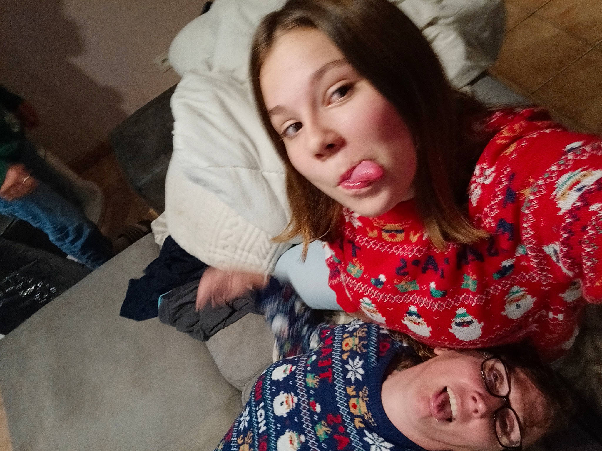 Léa participe au concours pour gagner de l'argent avec cette photo : black_hair, cheek, comfort, cool, eyelash, fashion, friendship, fun, gesture, hair, hairstyle, happy, interaction, iris, lip, mouth, nose, organ, person, skin