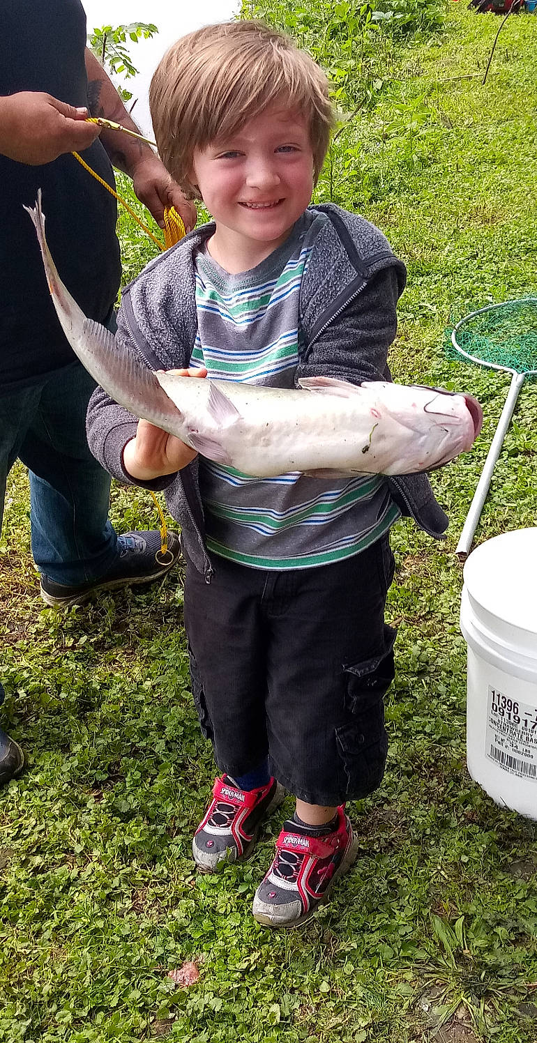 Kaidon is registered to the contest to win money with this photo: bony_fish, child, fish, fishing, joy, perch, person, ray_finned_fish, recreation, recreational_fishing, trout