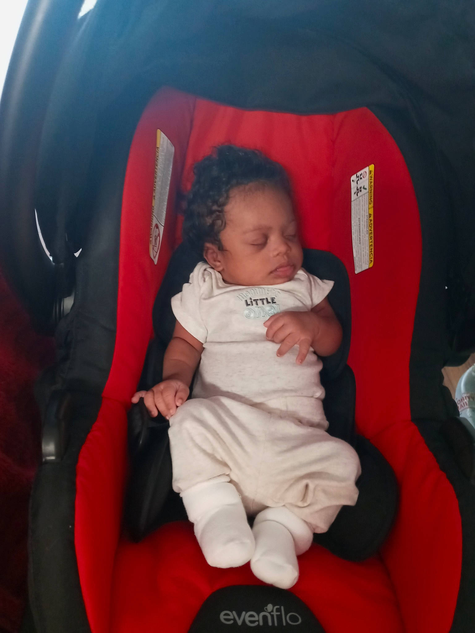 Azai is registered to the contest to win money with this photo: arm, baby, baby_carriage, baby_products, baby_toddler_clothing, car_seat, chair, cheek, chin, comfort, fun, happy, human_body, lap, mouth, person, sitting, skin, thigh, thumb