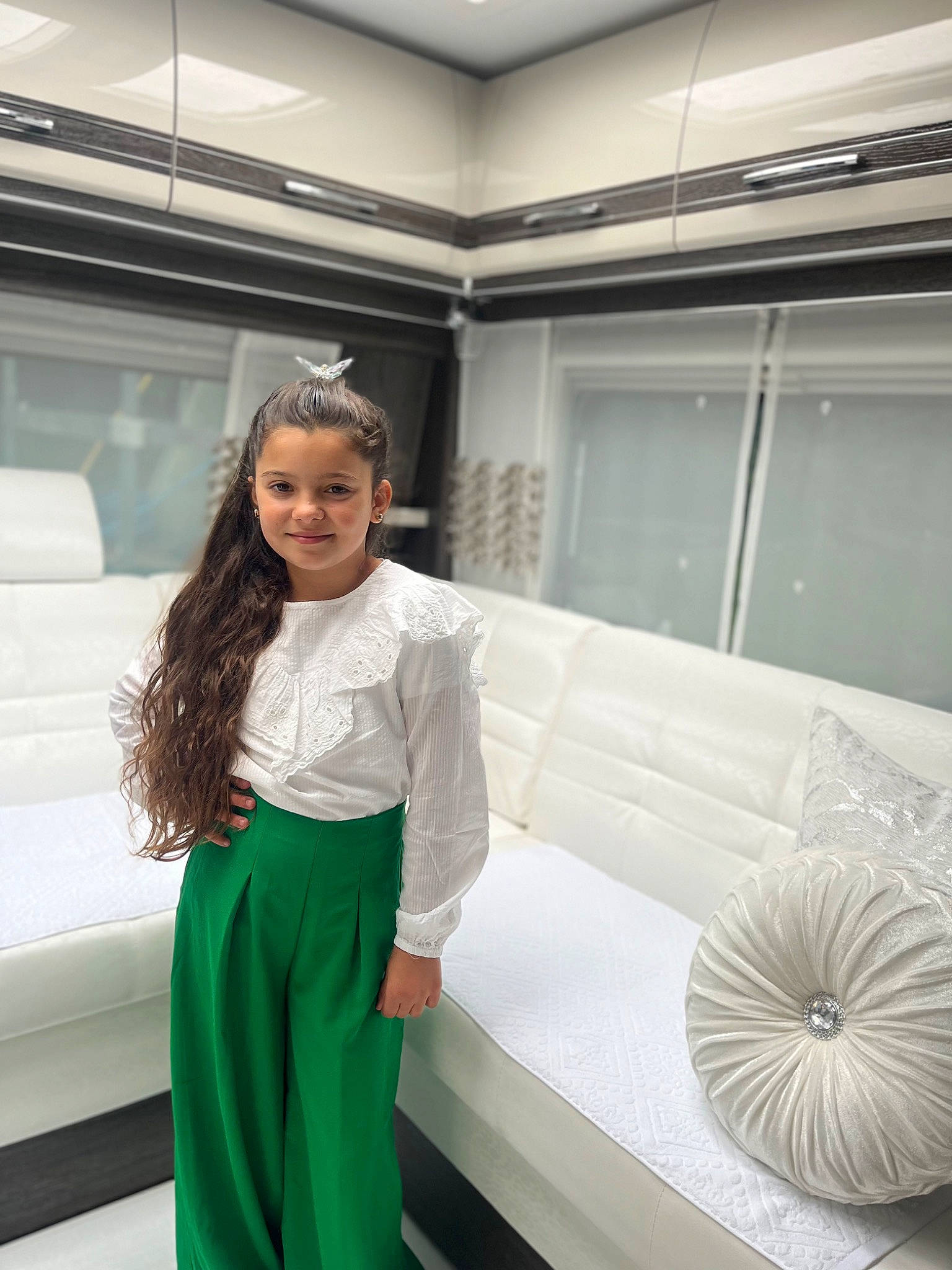 Clochette a rejoint le concours — aidez-le/la à gagner de superbes lots ! automotive_design, beauty, comfort, event, fashion_accessory, fashion_design, fashion_model, flooring, formal_wear, human_leg, joy, leisure, luxury_vehicle, person, room, sleeve, sportswear, t_shirt, textile, uniform