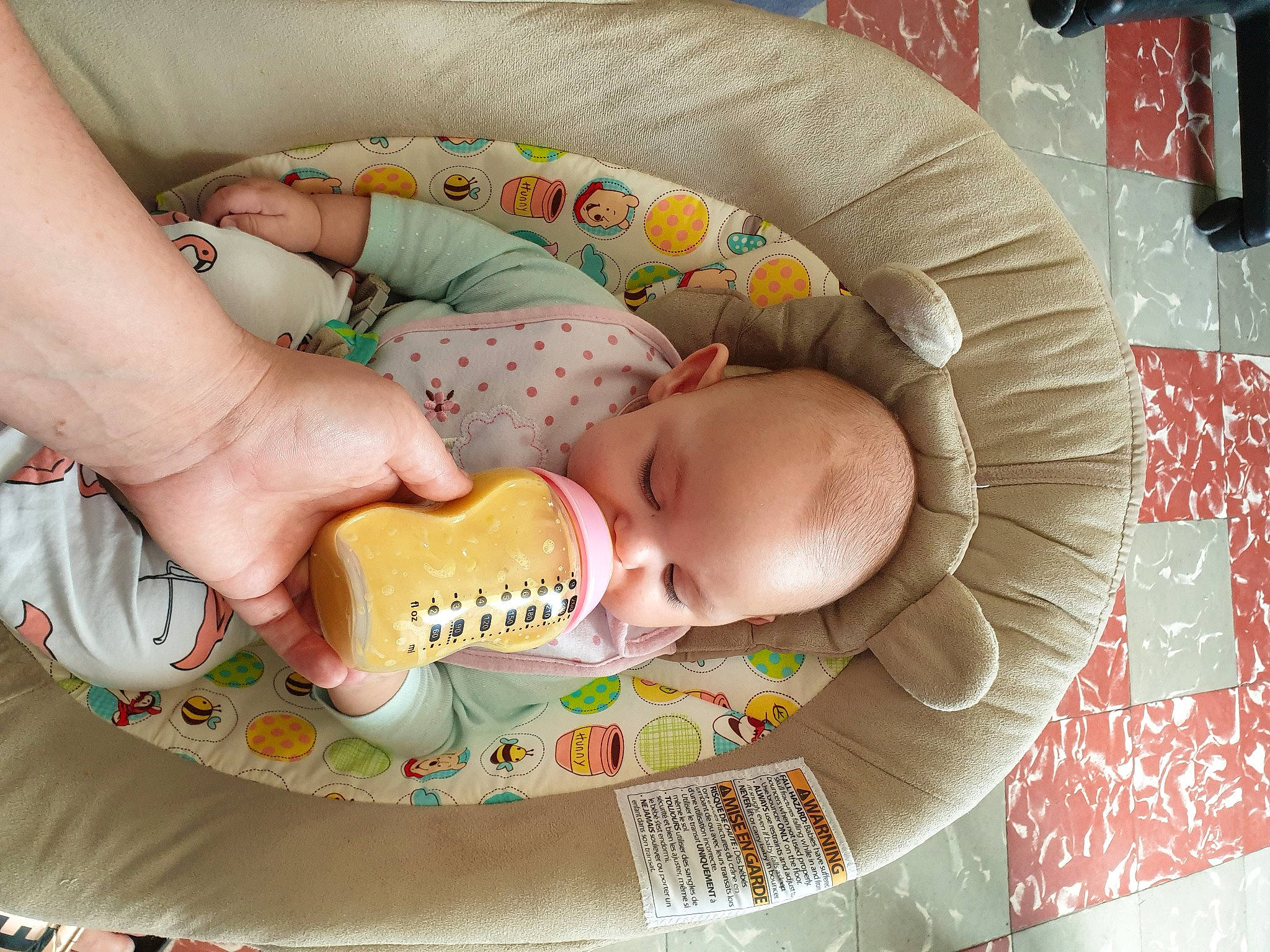 Nélya participe au concours pour gagner de l'argent avec cette photo : baby, baby_products, baby_sleeping, birth, child, food, furniture, hand, linens, nap, person, play, product, textile, toddler