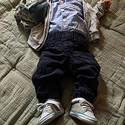 Charly participe au concours pour gagner de l'argent avec cette photo : baby, infant, blanket, plush_toy, pacifier, shirt, jacket, pants, sneakers, floor, wood, quilted, clothing, child, laying_down, indoor, cute, soft, comfort, sleepy