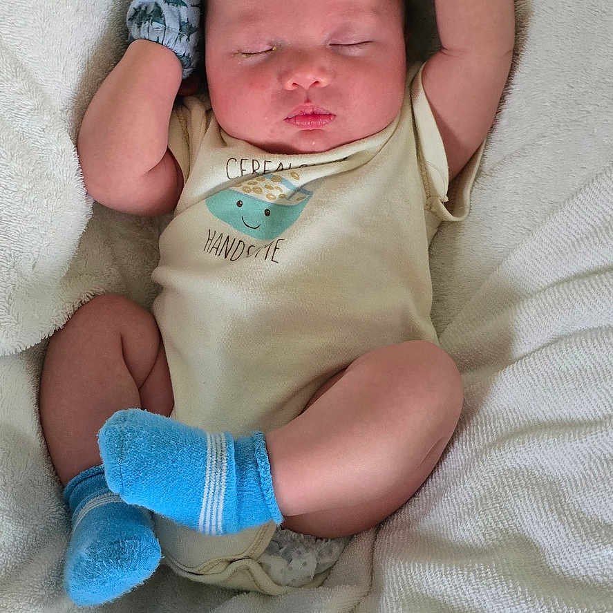 Syrj joined the competition — help win amazing prizes! baby, blanket, child, cozy, cute, hands, indoor, infant, mittens, newborn, onesie, peaceful, portrait, relaxation, resting, skin, sleeping, socks, soft, towel