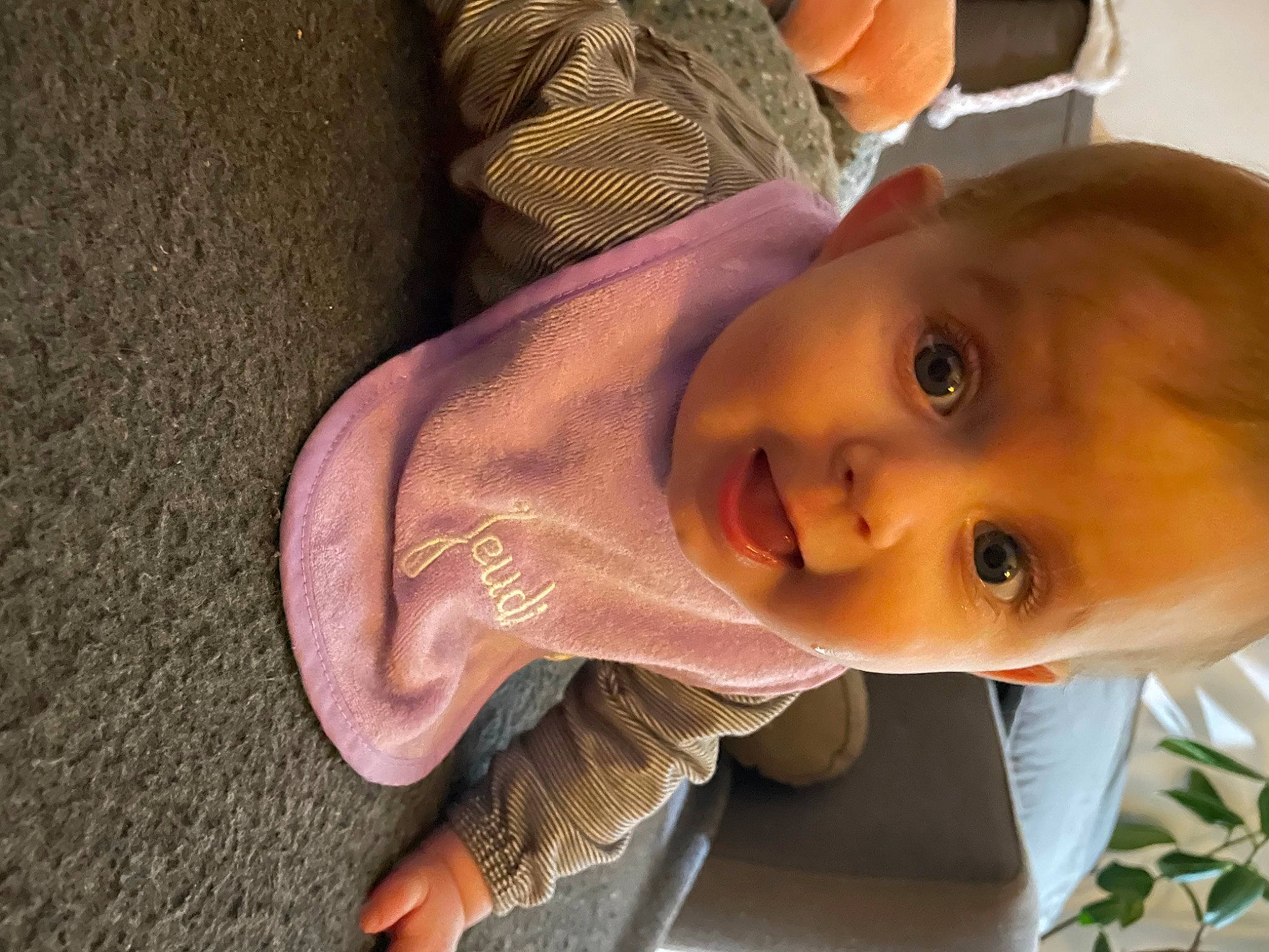 Soline a rejoint le concours — aidez-le/la à gagner de superbes lots ! baby, baby_toddler_clothing, cheek, child, clothing, eyebrow, happy, hat, iris, lip, mouth, nose, person, plant, skin, smile, surprise, toddler, tree, valencia_orange