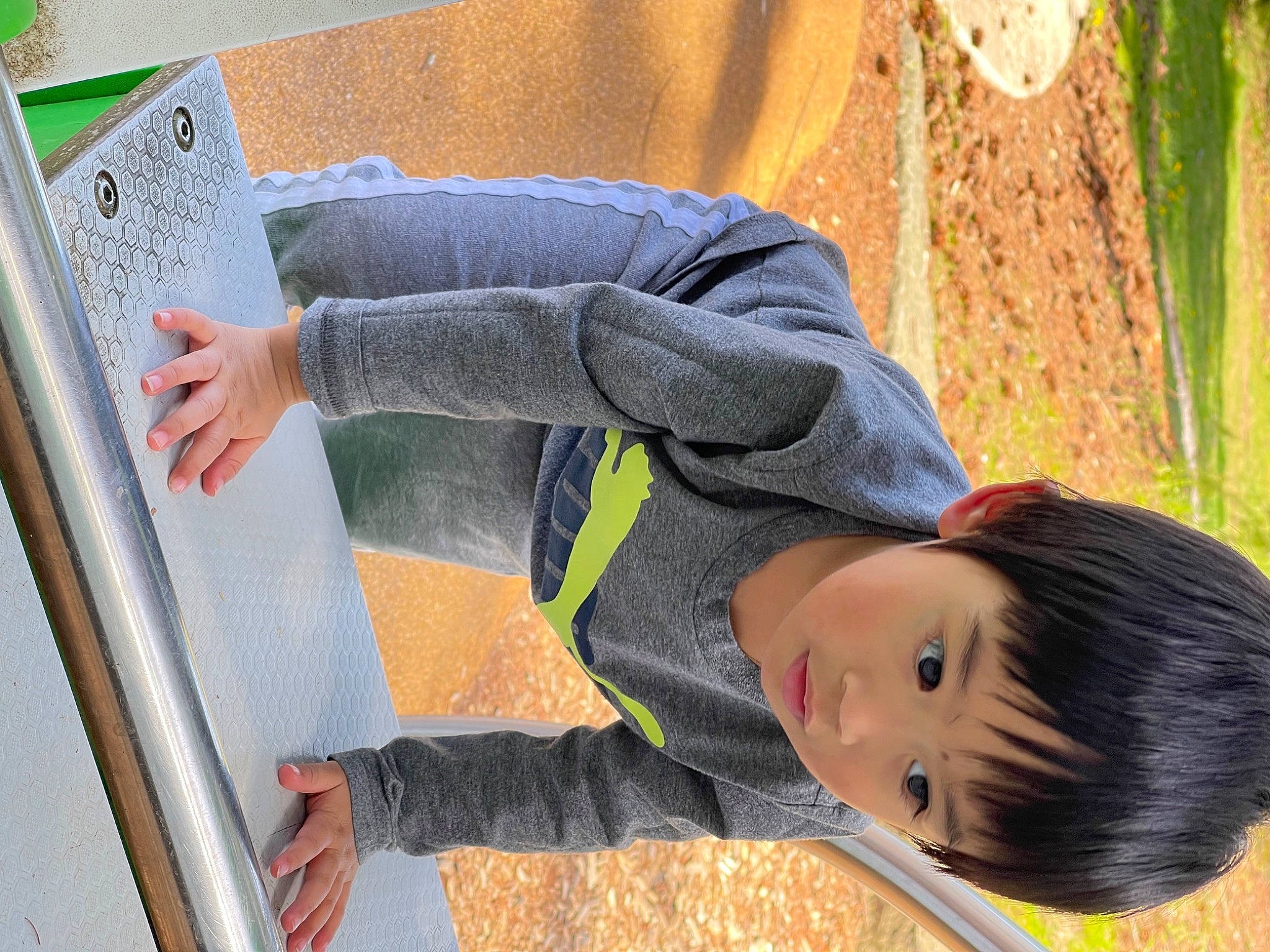 Atreus is registered to the contest to win money with this photo: child, fun, grass, leaf, leisure, pattern, people_in_nature, person, photograph, plant, play, product, reading, sitting, soil, spring, textile, toddler, tree, vacation