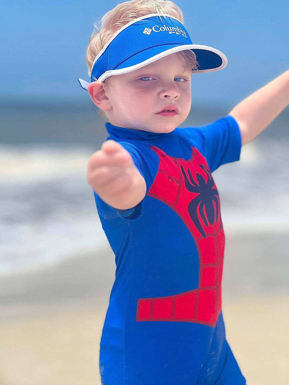 Mally is registered to the contest to win money with this photo: arm, azure, baseball_cap, cap, child, electric_blue, face, flash_photography, gesture, happy, headgear, headwear, joint, person, personal_protective_equipment, recreation, sky, sleeve, sportswear, standing