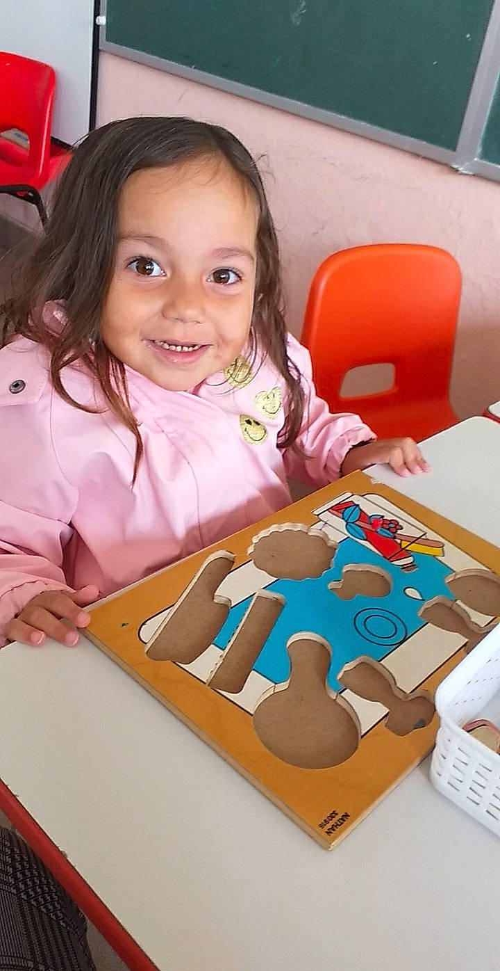 Naomy participe au concours pour gagner de l'argent avec cette photo : child, joy, learning, person, play, toddler