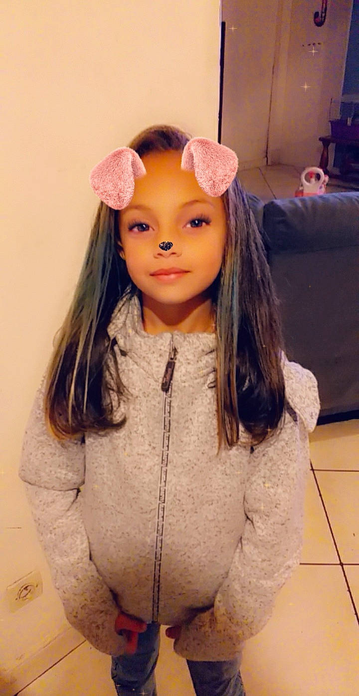 Manon Et Naomy a rejoint le concours — aidez-le/la à gagner de superbes lots ! brown_hair, cheek, child, child_model, ear, eye, fawn, forehead, hair, hair_accessory, hair_coloring, hairstyle, head, headband, headgear, lip, long_hair, nose, person, pink