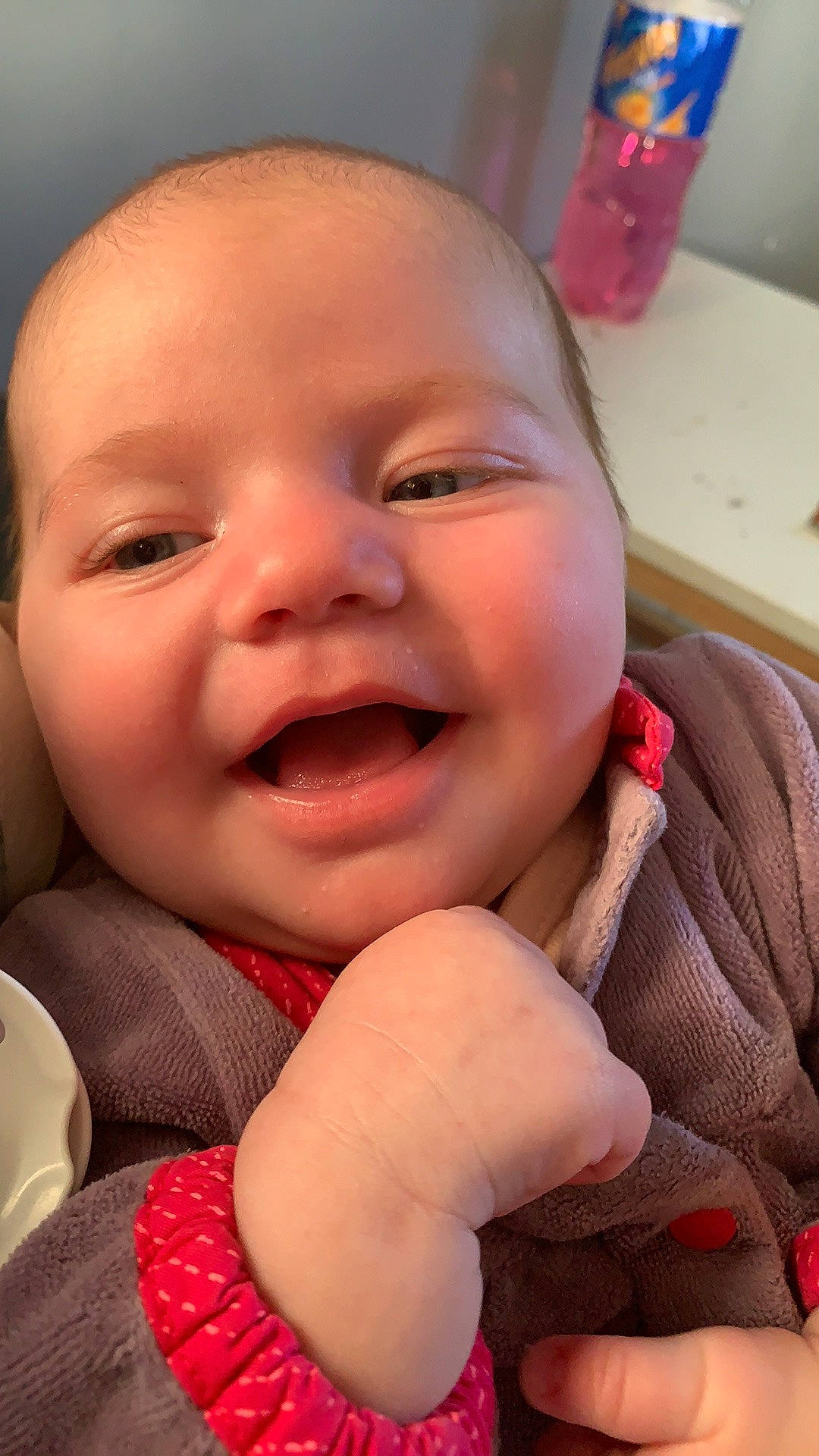 Lyna participe au concours pour gagner de l'argent avec cette photo : baby, cheek, chin, ear, eye, eyebrow, finger, gesture, happy, iris, lip, mouth, nose, person, pink, skin, smile, thumb, toddler, tongue