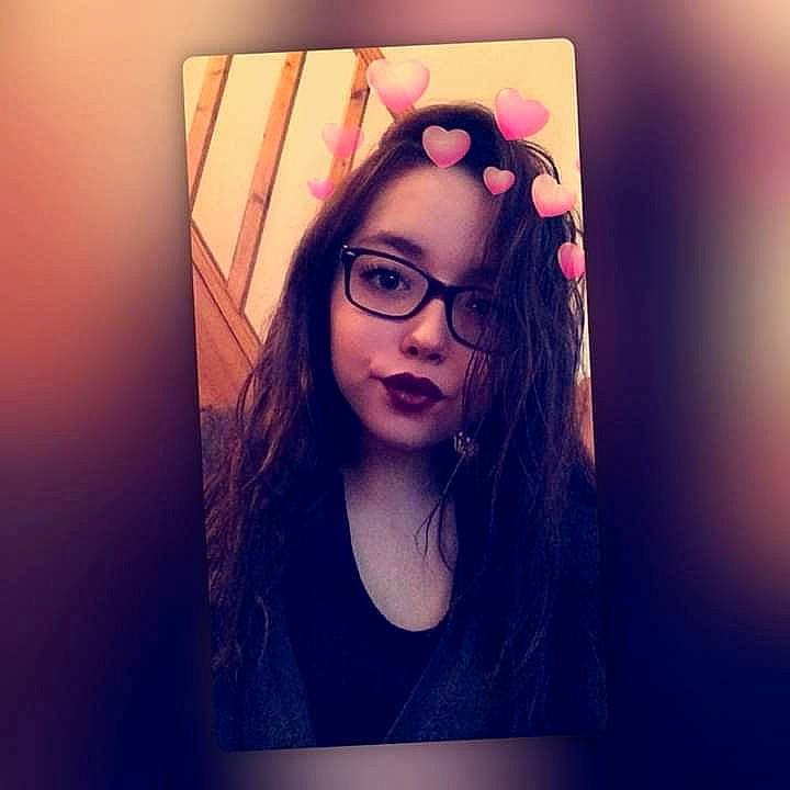 Cathy a rejoint le concours — aidez-le/la à gagner de superbes lots ! black_hair, brown_hair, chin, cool, eyebrow, eyewear, forehead, girl, glasses, hair, hair_accessory, hair_coloring, hairstyle, human_hair_color, lip, long_hair, person, portrait, selfie, smile