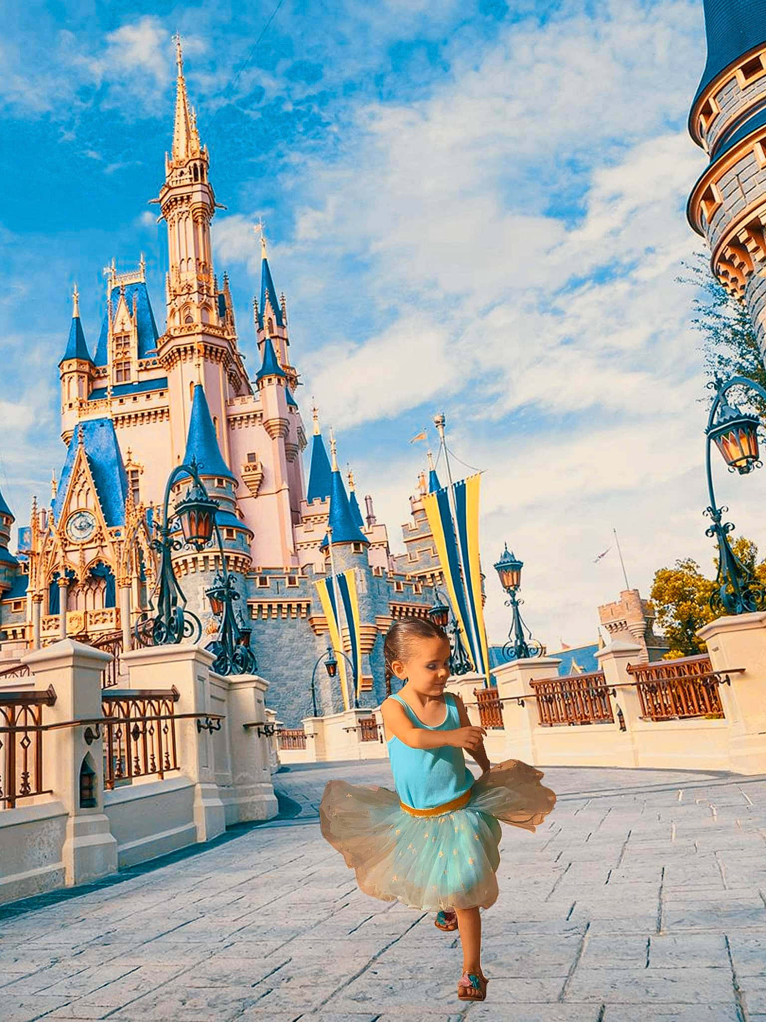 Alexia participe au concours pour gagner de l'argent avec cette photo : azure, blue, building, cloud, dance, daytime, dress, fun, happy, leisure, morning, people, person, public_space, recreation, sky, street_fashion, summer, temple, travel