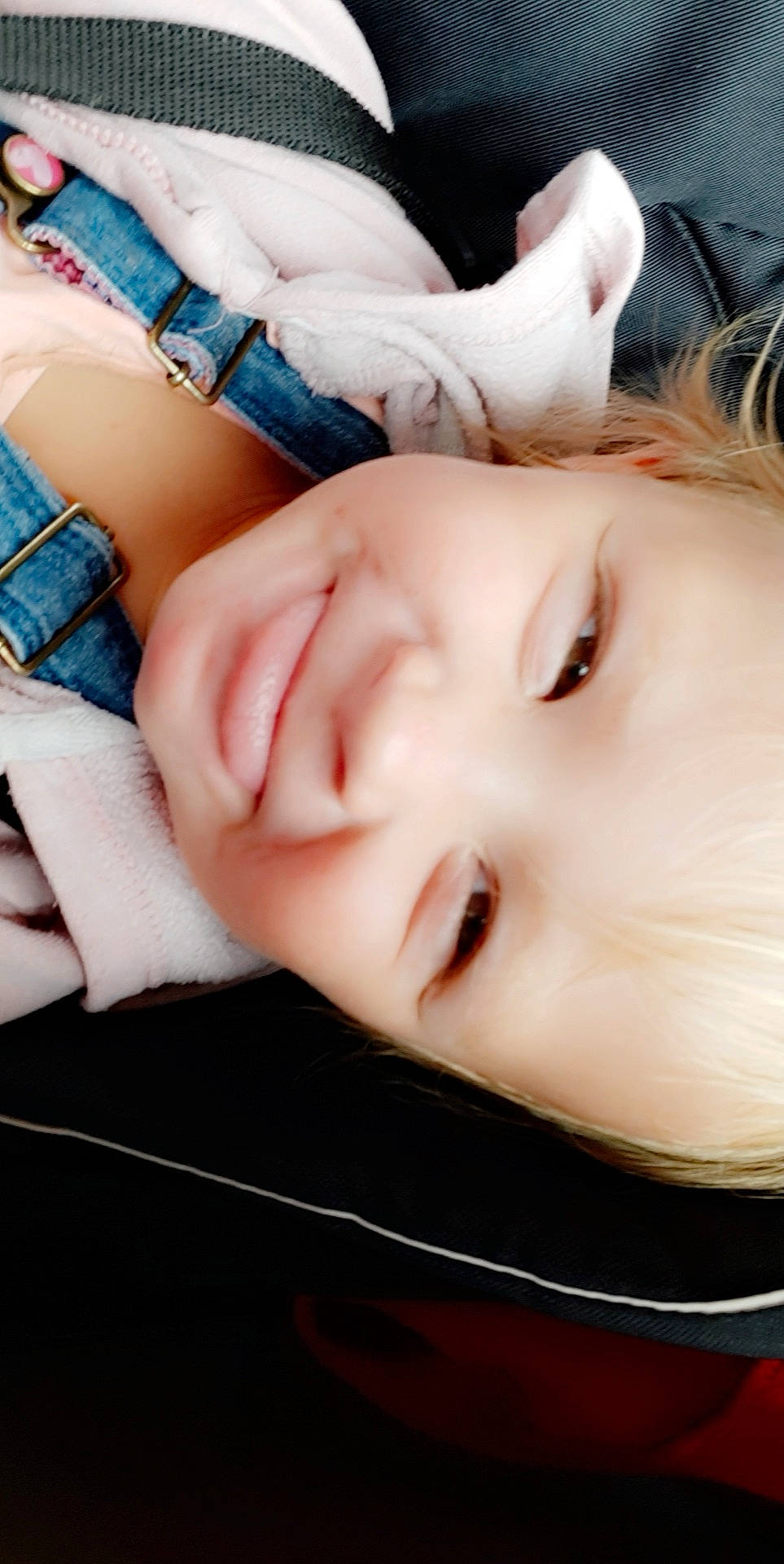 Olivia a rejoint le concours — aidez-le/la à gagner de superbes lots ! baby, beauty, cheek, child, chin, ear, eye, face, hand, head, joy, lip, mouth, nap, nose, person, photography, skin, sleep, toddler