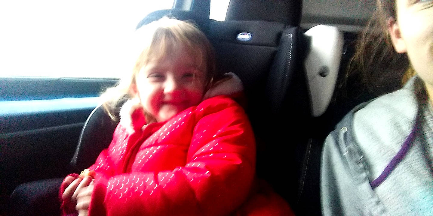 Noéliah participe au concours pour gagner de l'argent avec cette photo : auto_part, baby, black_hair, car, car_seat, car_seat_cover, child, driving, family_car, fun, luxury_vehicle, passenger, person, smile, subcompact_car, toddler, vacation, vehicle, vehicle_door