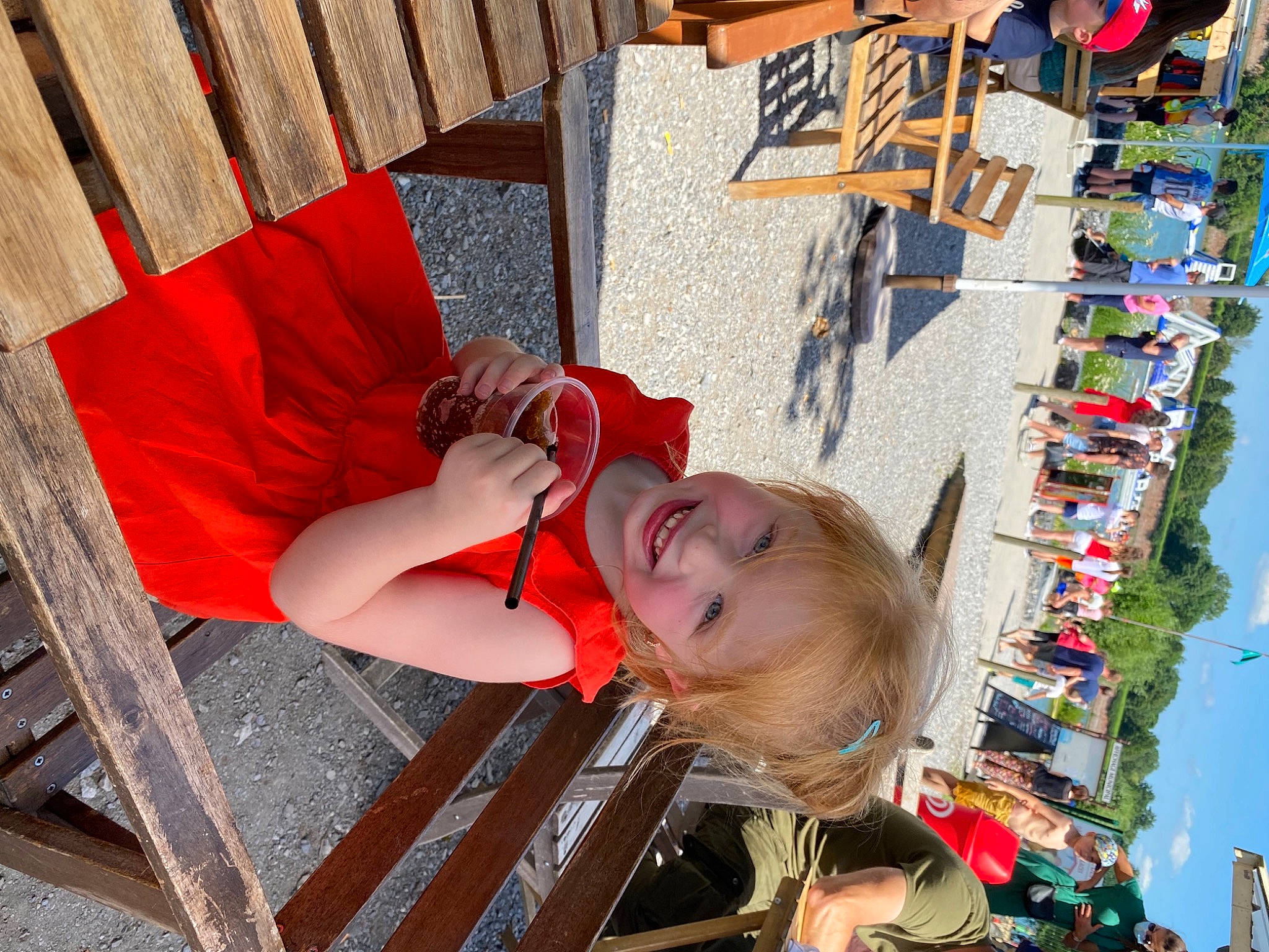 Lea participe au concours pour gagner de l'argent avec cette photo : child, city, eyewear, fun, happy, human, joy, leaf, leisure, orange, outdoor_furniture, person, recreation, red, sky, smile, spring, summer, toddler, tree