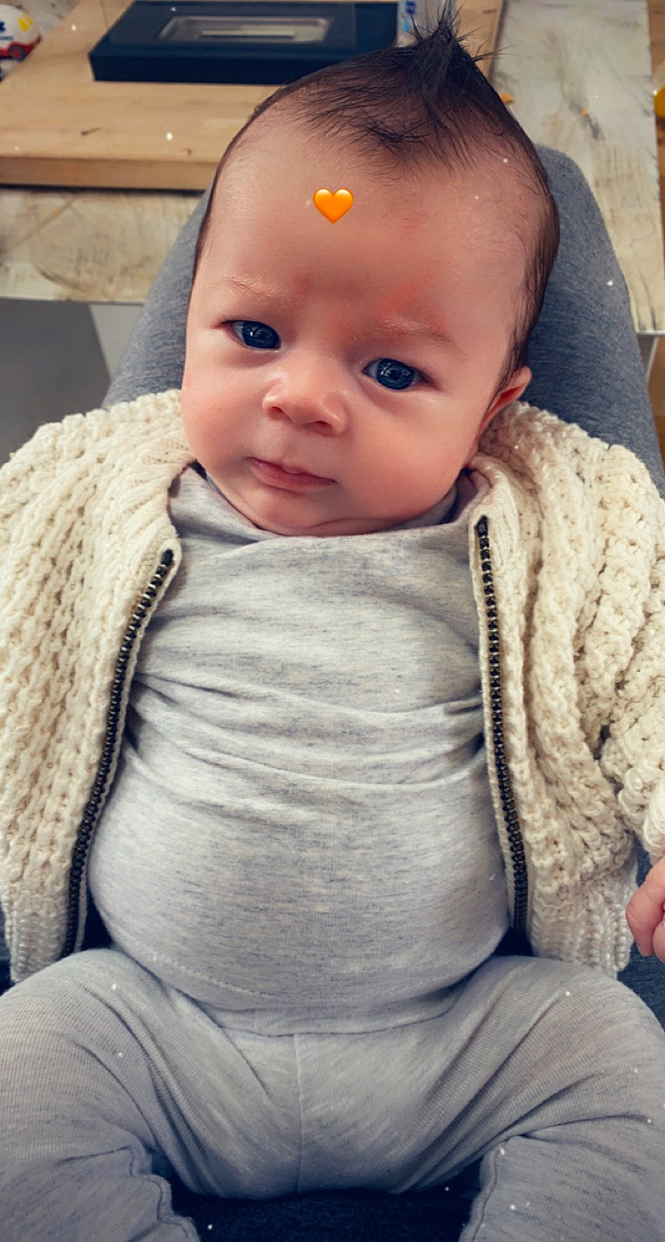 Noé participe au concours pour gagner de l'argent avec cette photo : baby, baby_toddler_clothing, cheek, child, chin, comfort, eyebrow, eyelash, face, hairstyle, happy, human_body, iris, lip, mouth, neck, nose, person, skin, sleeve