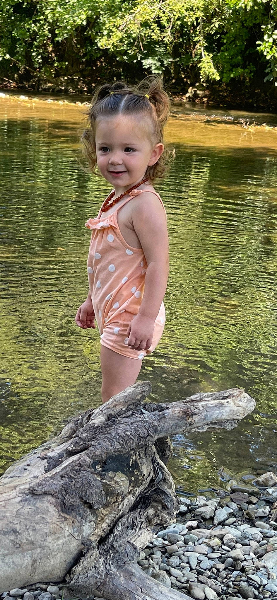 Sohana participe au concours pour gagner de l'argent avec cette photo : bank, child, fun, grass, happy, human_leg, joy, lake, leisure, nature, people_in_nature, person, smile, stream, summer, thigh, toddler, trunk, vacation, water
