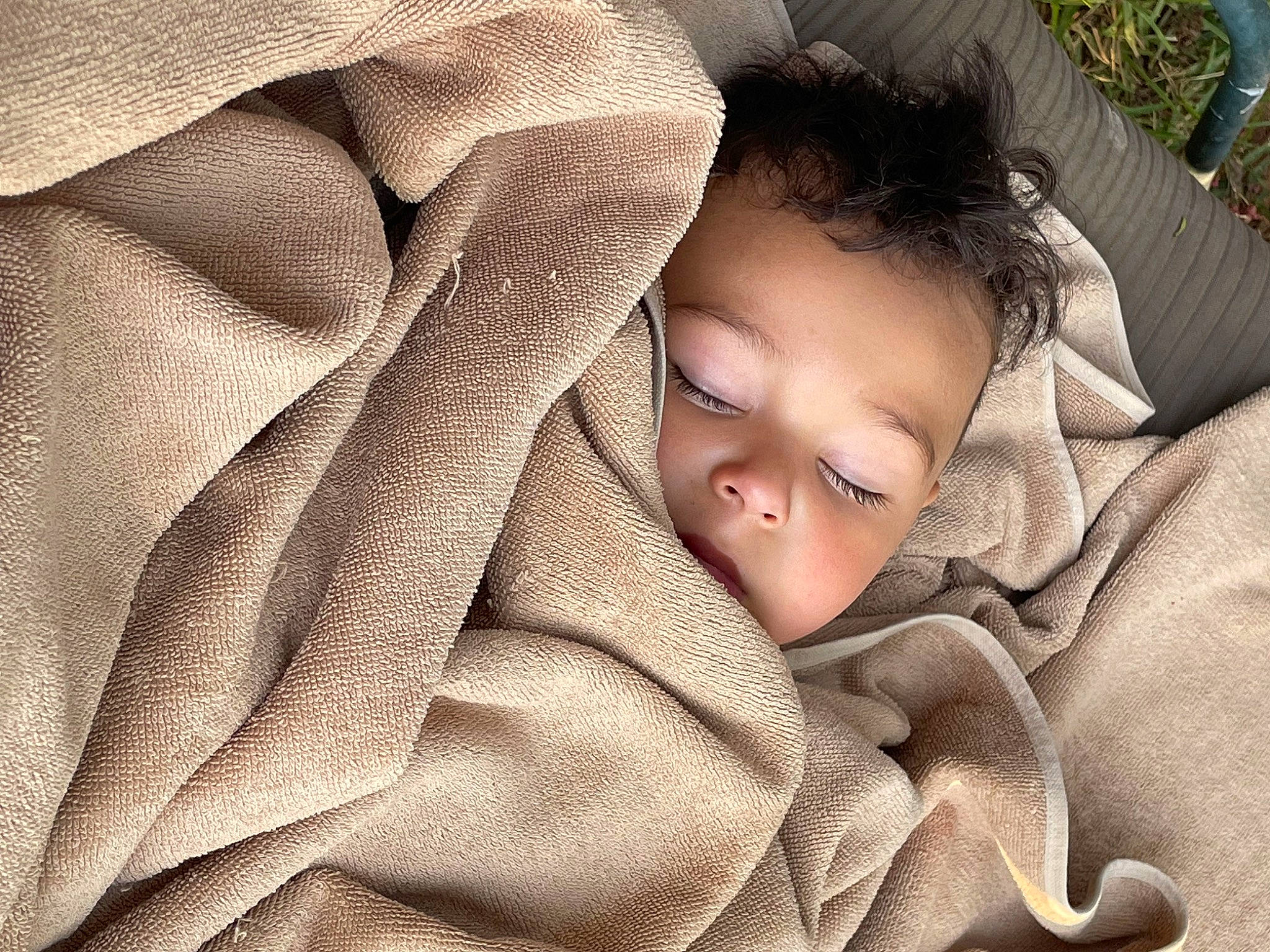 Ayden participe au concours pour gagner de l'argent avec cette photo : baby, baby_products, baby_toddler_clothing, beauty, brown, cheek, child, close_up, comfort, face, grass, happy, head, linens, nap, pattern, person, skin, sleeve, textile