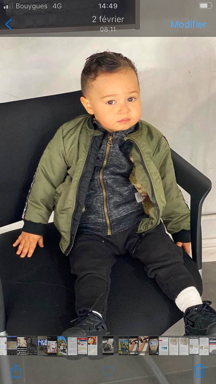 Ayden a rejoint le concours — aidez-le/la à gagner de superbes lots ! audio_equipment, baby, baby_toddler_clothing, chair, collar, cool, denim, design, fashion_design, formal_wear, jacket, pattern, person, plaid, sitting, sleeve, street_fashion, t_shirt, textile, tie