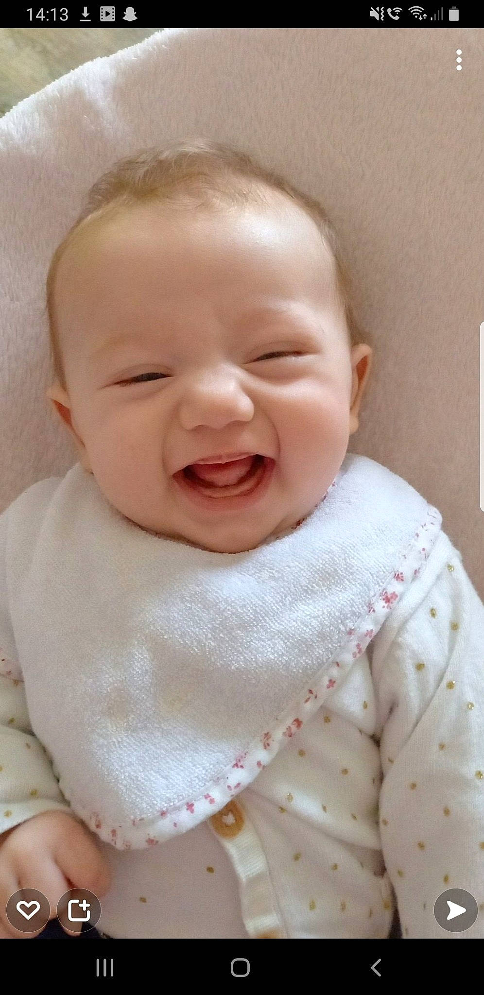 Inyala participe au concours pour gagner de l'argent avec cette photo : baby, baby_laughing, baby_toddler_clothing, cheek, child, collar, comfort, face, happy, iris, laugh, light_switch, lip, neck, nose, person, skin, sleeve, smile, toddler