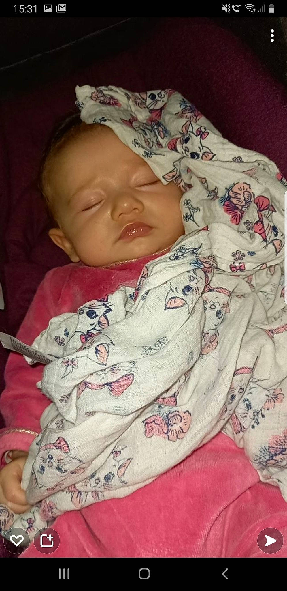 Inyala participe au concours pour gagner de l'argent avec cette photo : baby, baby_sleeping, baby_toddler_clothing, beauty, cheek, comfort, eye, face, head, human_body, linens, lip, mouth, nose, person, pink, product, skin, sleeve, textile