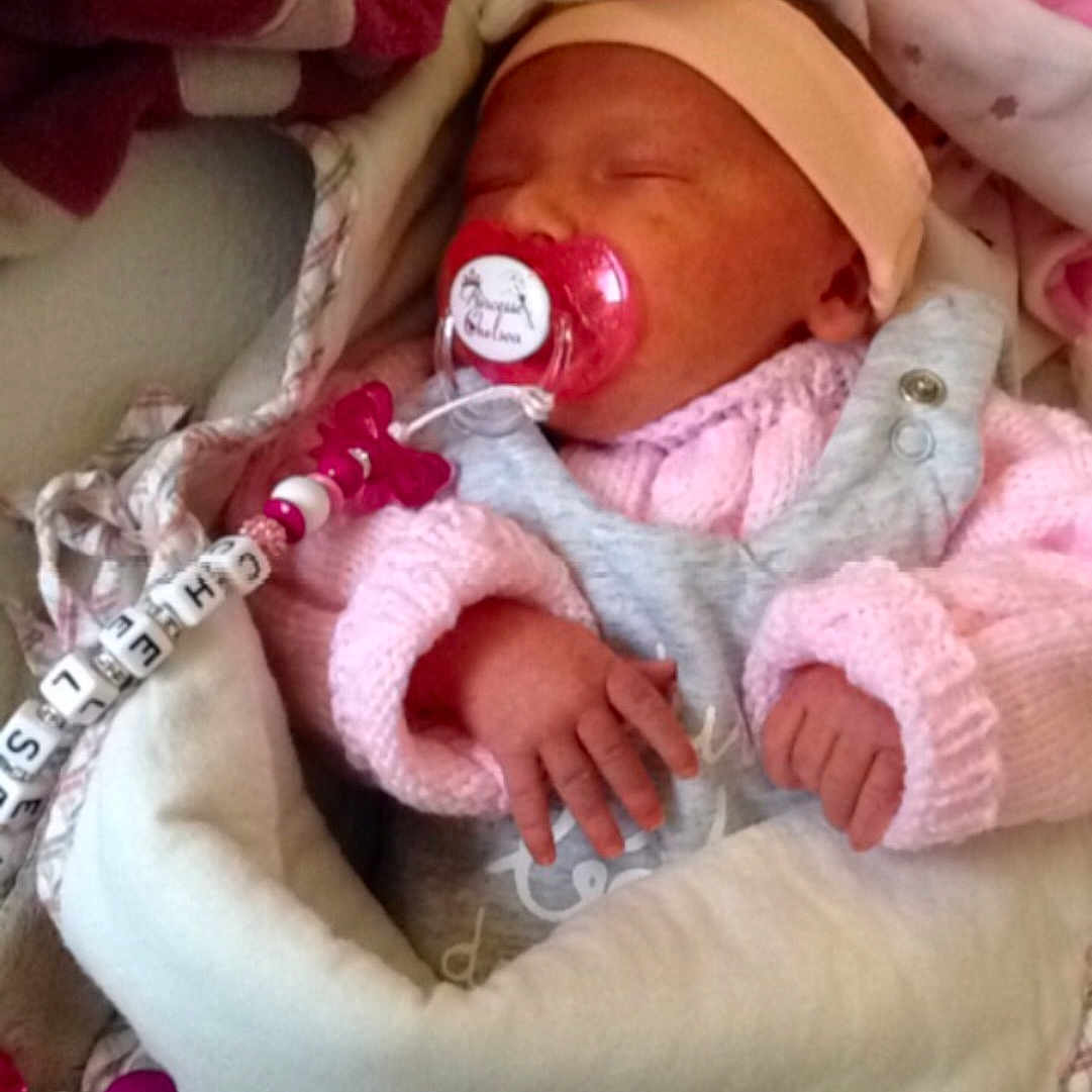 Chelsea a rejoint le concours — aidez-le/la à gagner de superbes lots ! child, infant, mouth, person