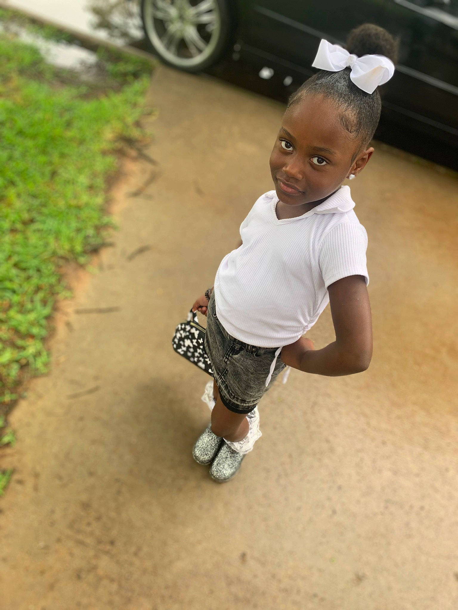 Khalea is registered to the contest to win money with this photo: asphalt, automotive_exterior, automotive_lighting, automotive_tire, car, happy, joy, knee, leg, motor_vehicle, person, shorts, sleeve, sportswear, t_shirt, thigh, tire, trunk, vehicle_door, waist