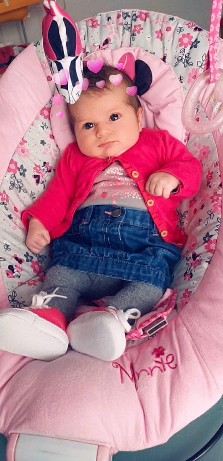 Dayana a rejoint le concours — aidez-le/la à gagner de superbes lots ! baby, baby_products, baby_toddler_clothing, cheek, child, hair_accessory, headgear, person, pink, product, skin, smile, toddler